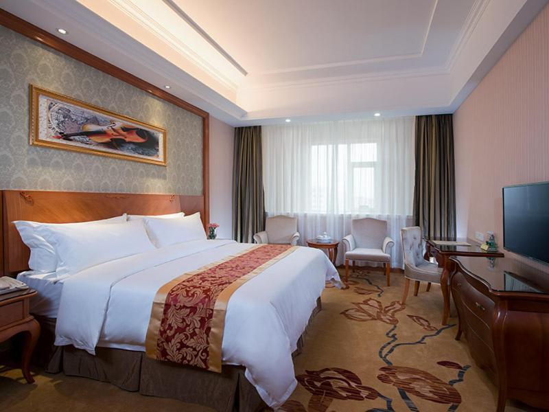 Vienna Hotel Chaoyang High-Speed Train Station Shantou Bagian luar foto